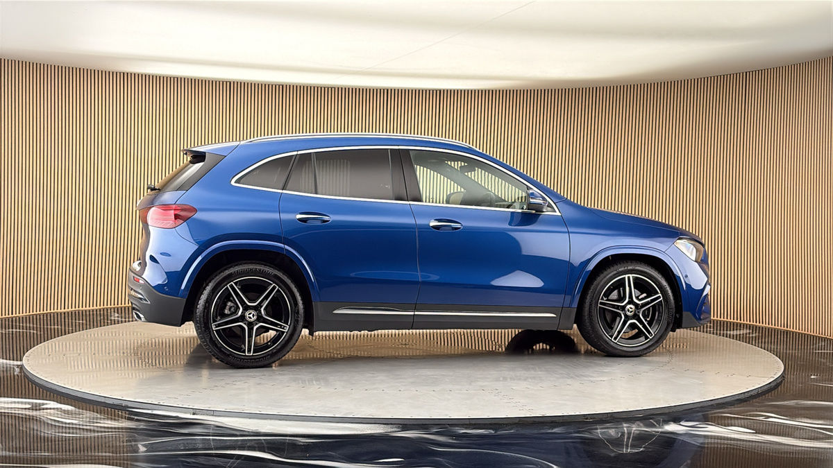 More views of Mercedes-Benz GLA