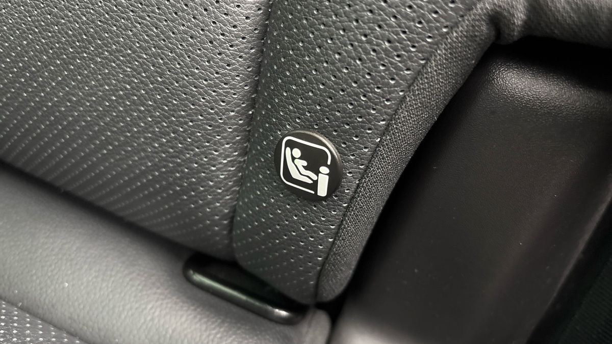 Land Rover Defender 110 Image 26