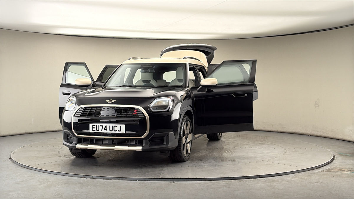 More views of MINI Countryman