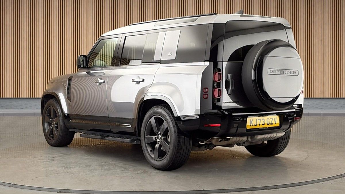 Land Rover Defender 110 Image 2
