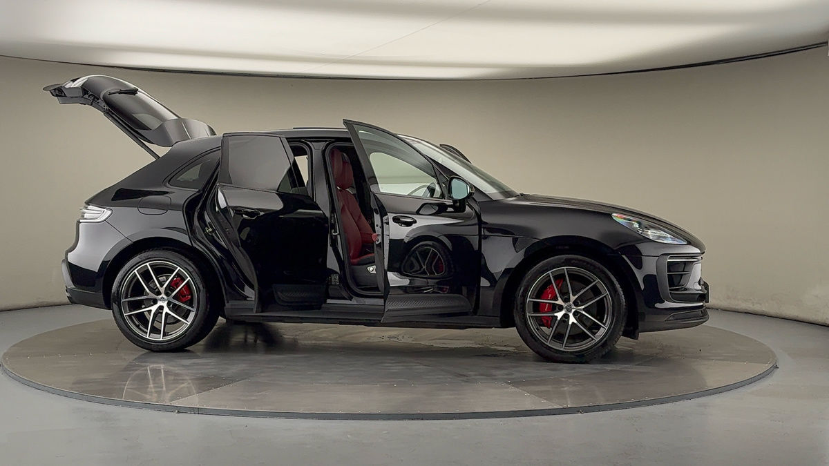 More views of Porsche Macan