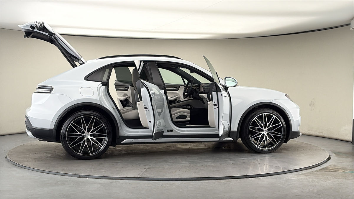 More views of Porsche Macan