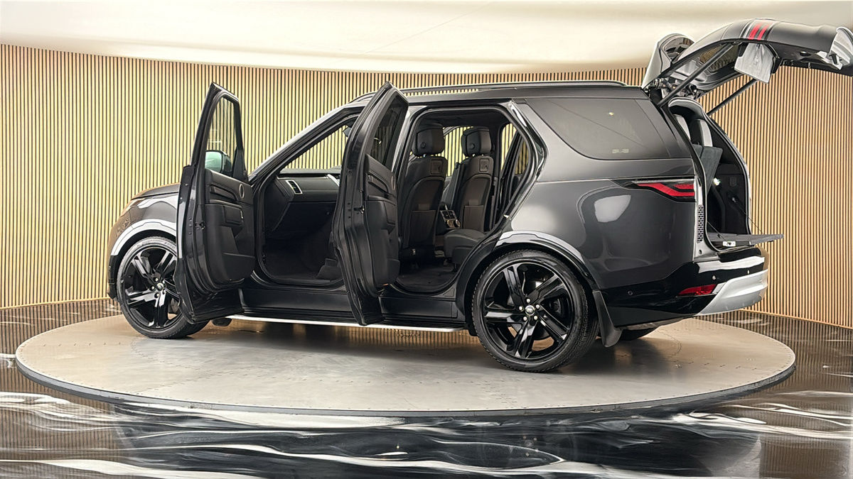 More views of Land Rover Discovery