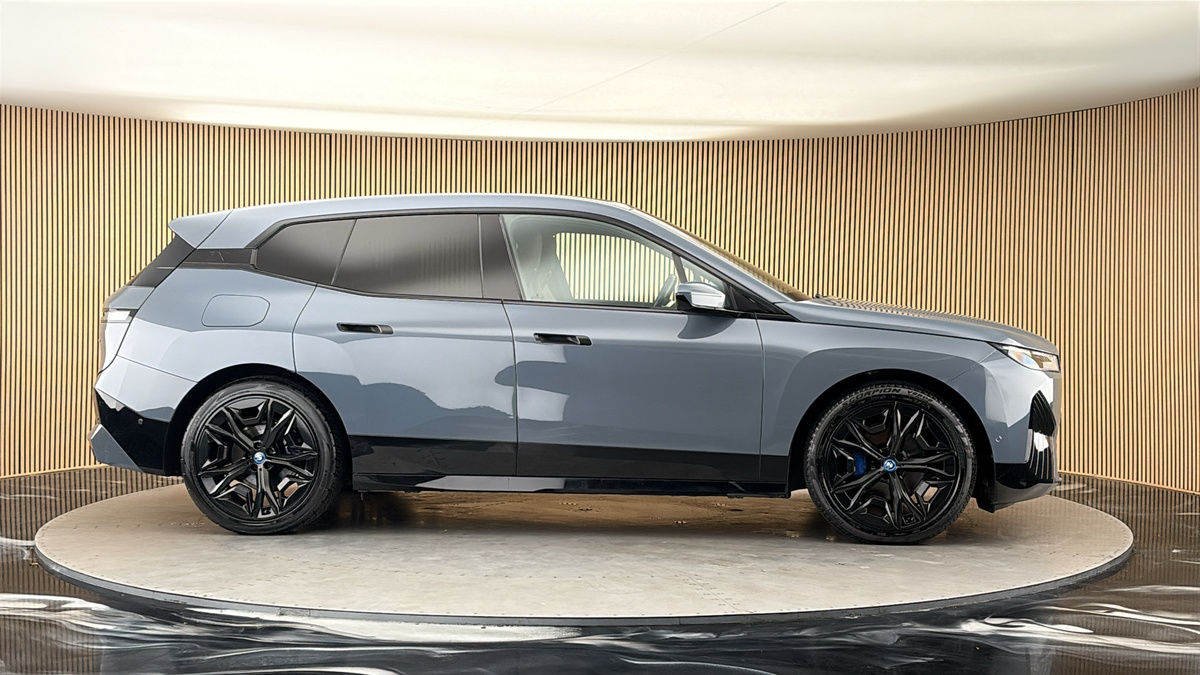 More views of BMW iX