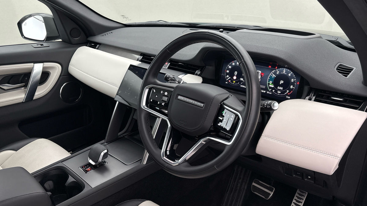 Land Rover Discovery Sport Image 5