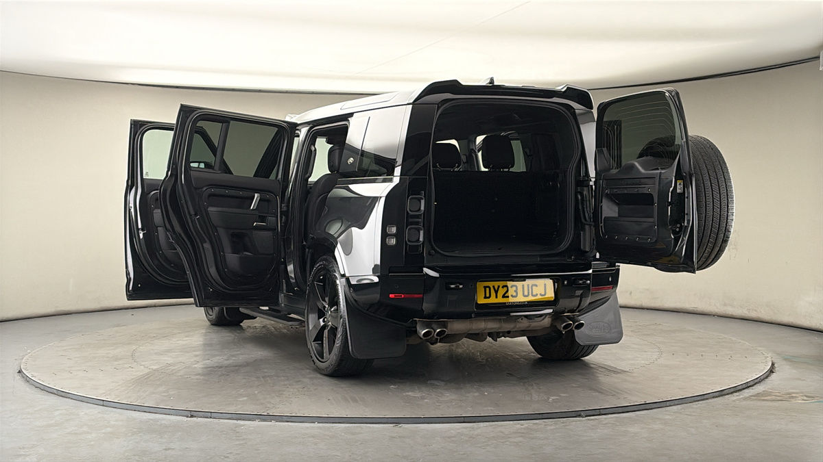 More views of Land Rover Defender 110