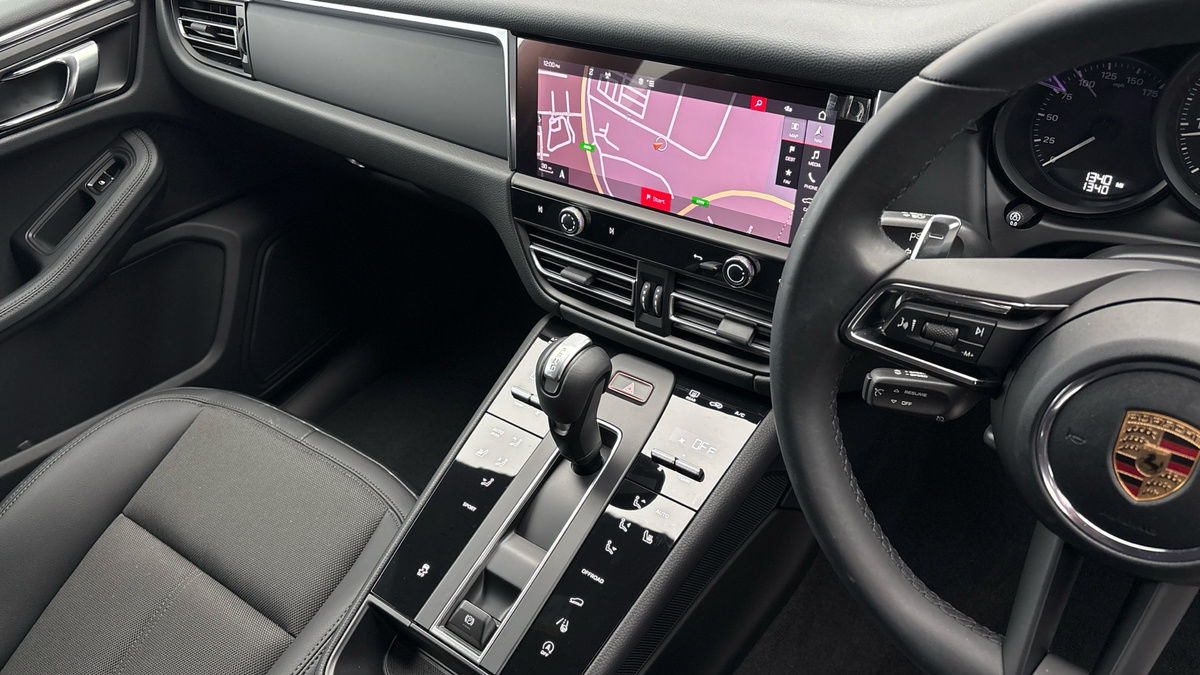 Porsche Macan Image 18