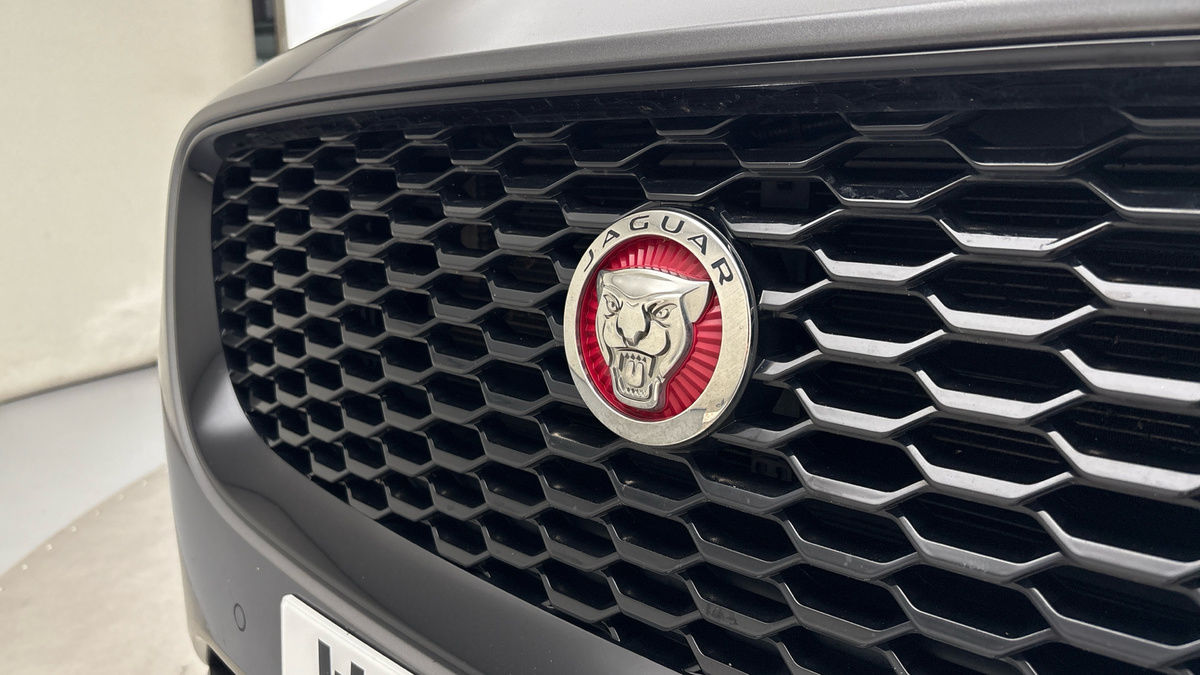 Jaguar E-PACE Image 24