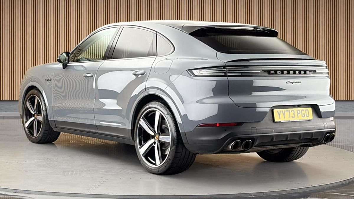 Porsche Cayenne Image 2