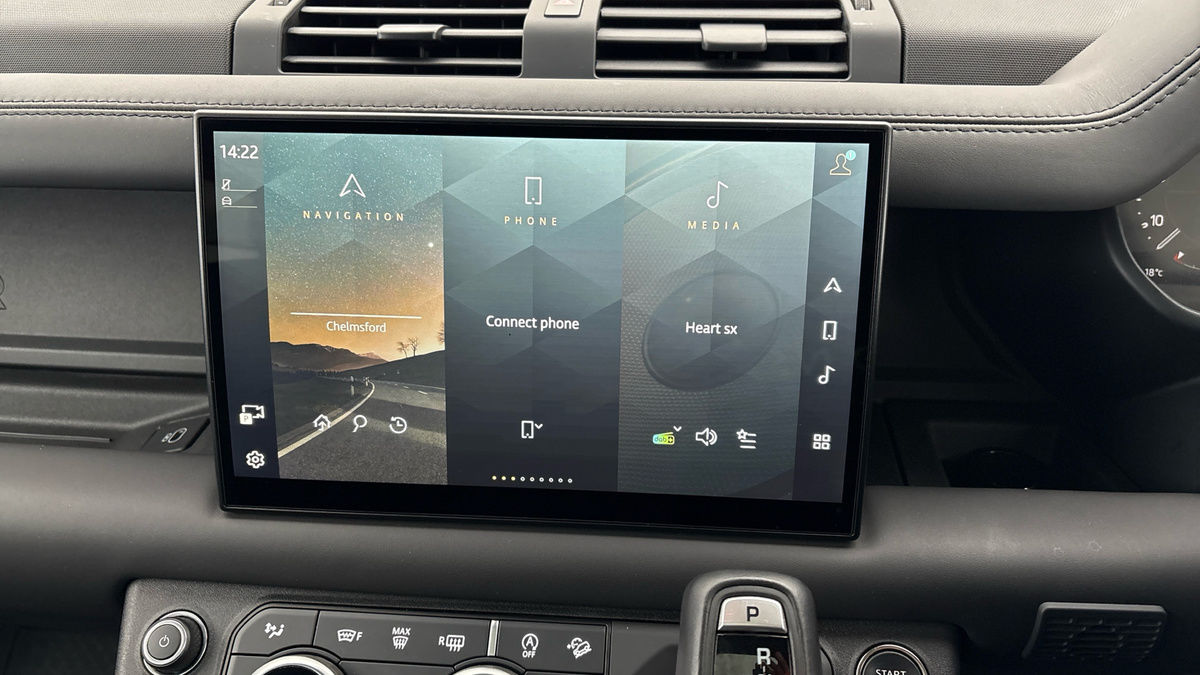 Land Rover Defender 110 Image 33