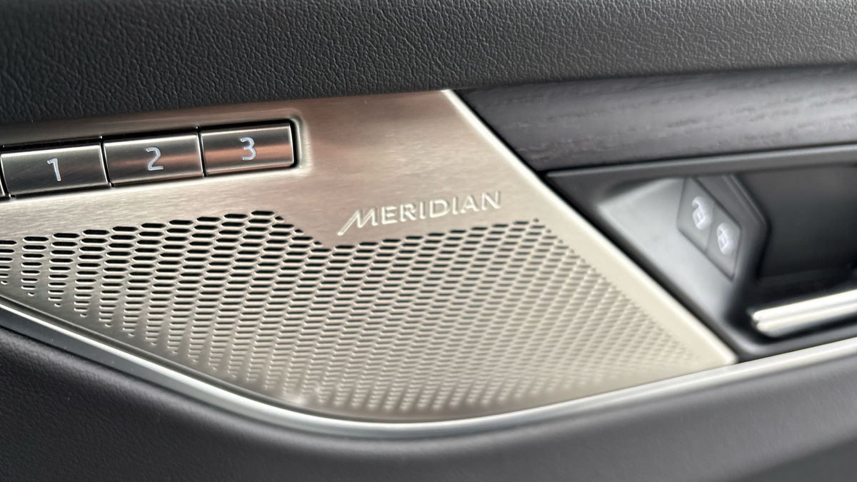 Jaguar F-PACE Image 25