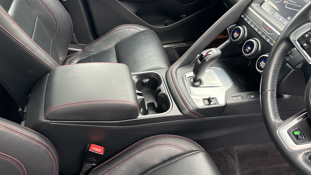 Jaguar E-PACE Image 18