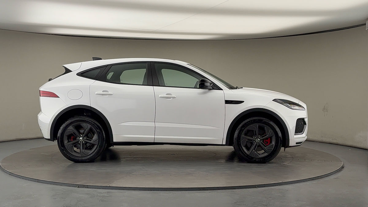 Jaguar E-PACE Image 32