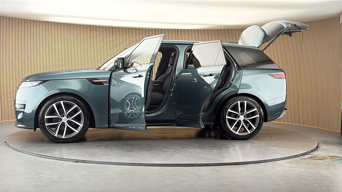 More views of Land Rover Range Rover Sport