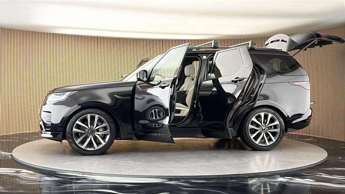More views of Land Rover Discovery
