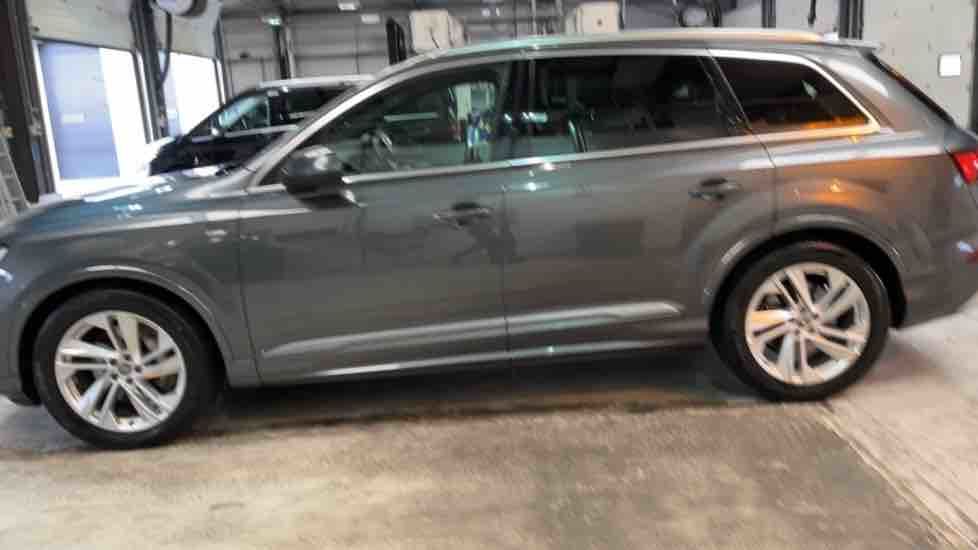 More views of Audi Q7