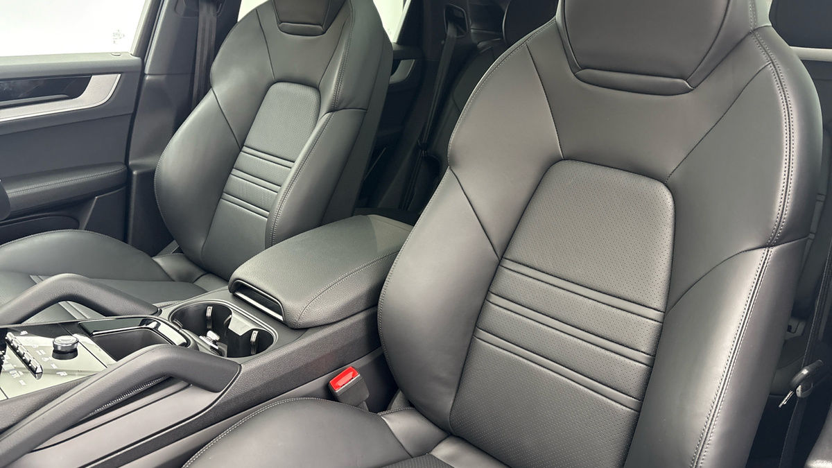 Porsche Cayenne Image 7