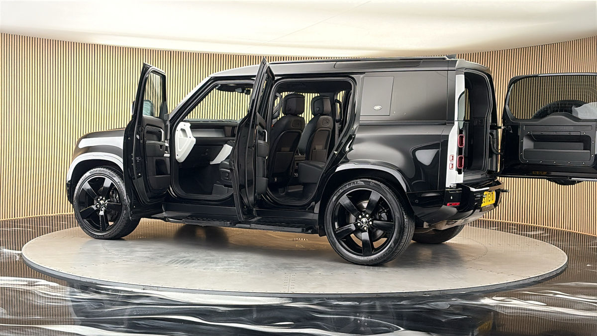 More views of Land Rover Defender 110