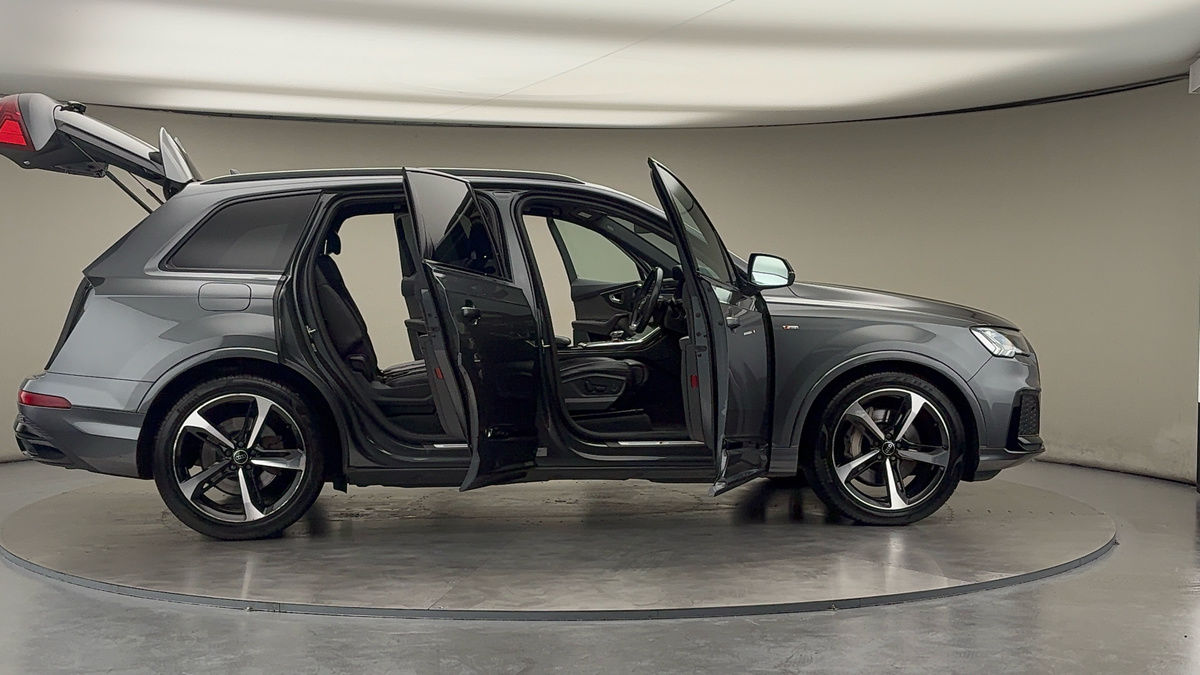More views of Audi Q7