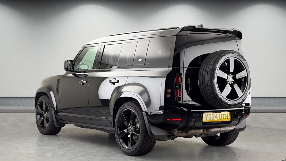 Land Rover Defender 110 Image 2