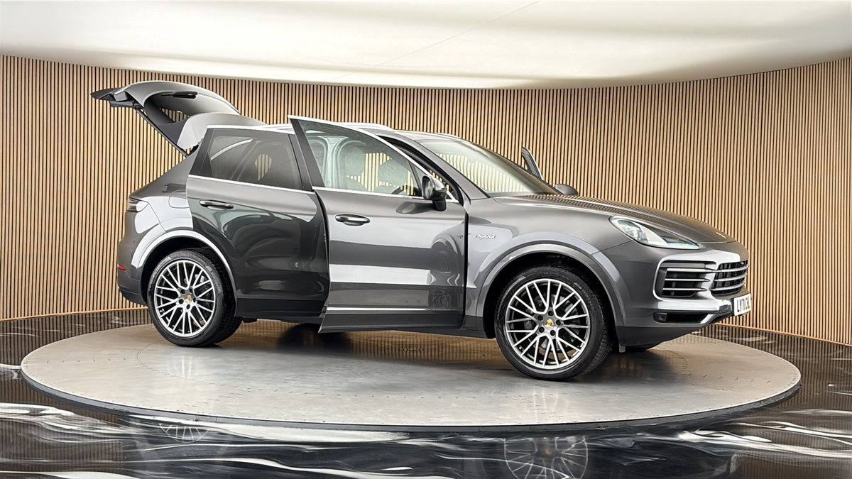 More views of Porsche Cayenne