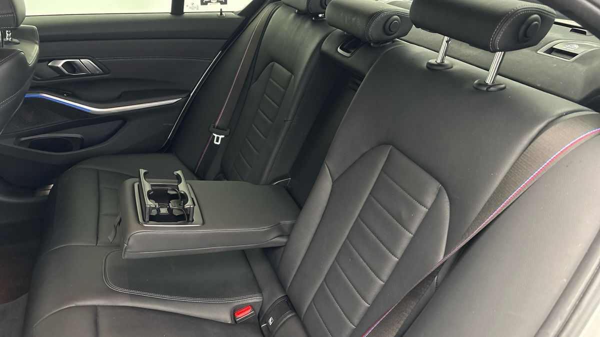 BMW 3 Series Image 9