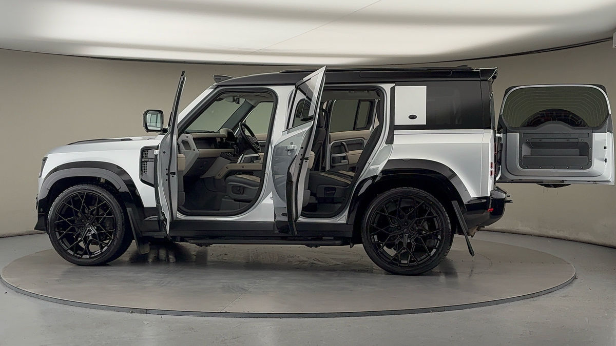 More views of Land Rover Defender 110