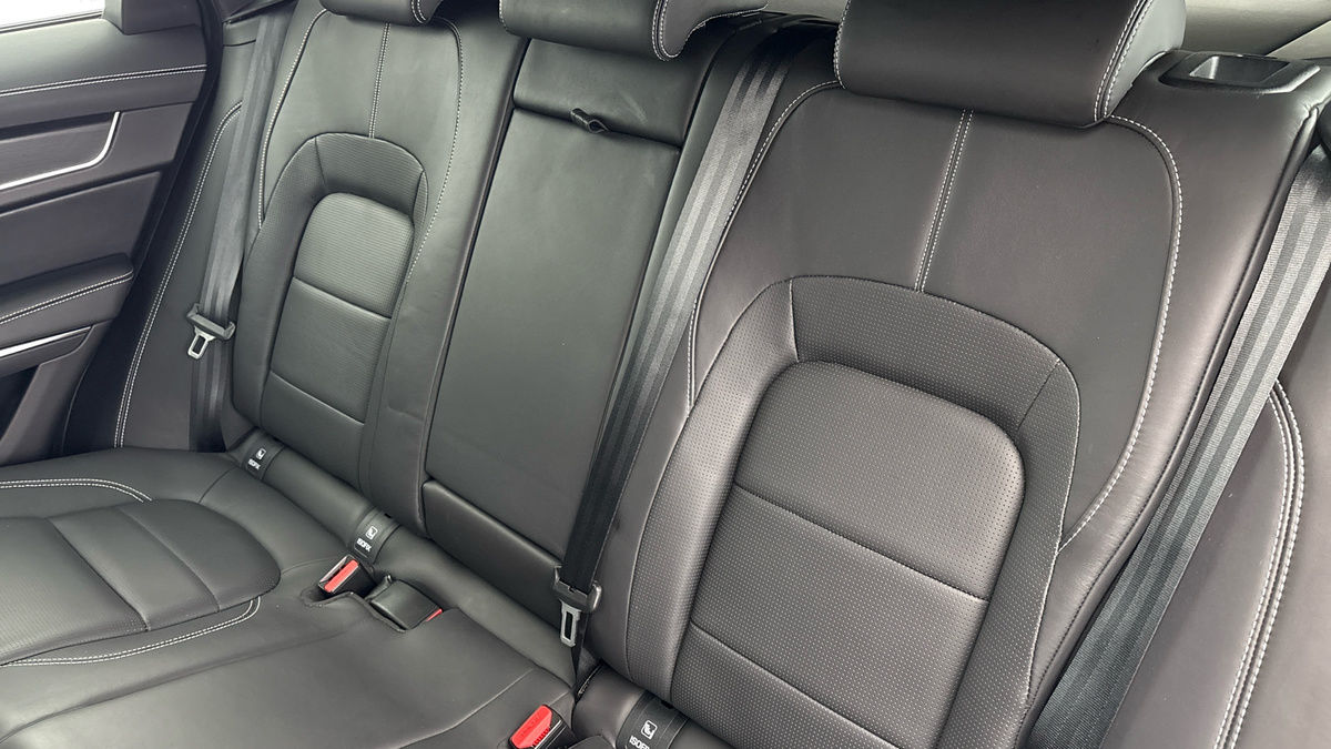 Jaguar F-PACE Image 8