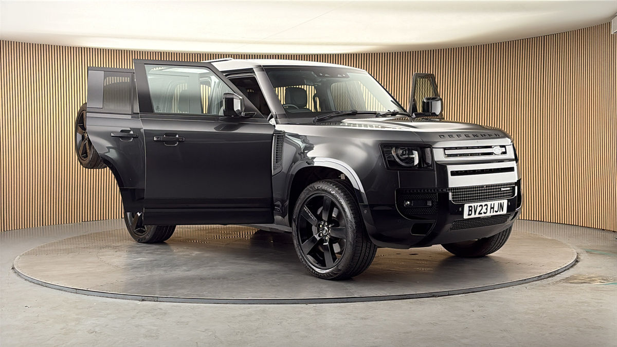 More views of Land Rover Defender 110