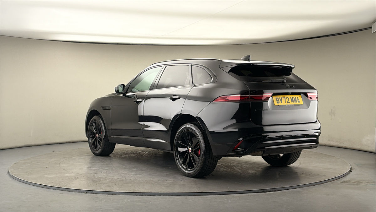 Jaguar F-PACE Image 2