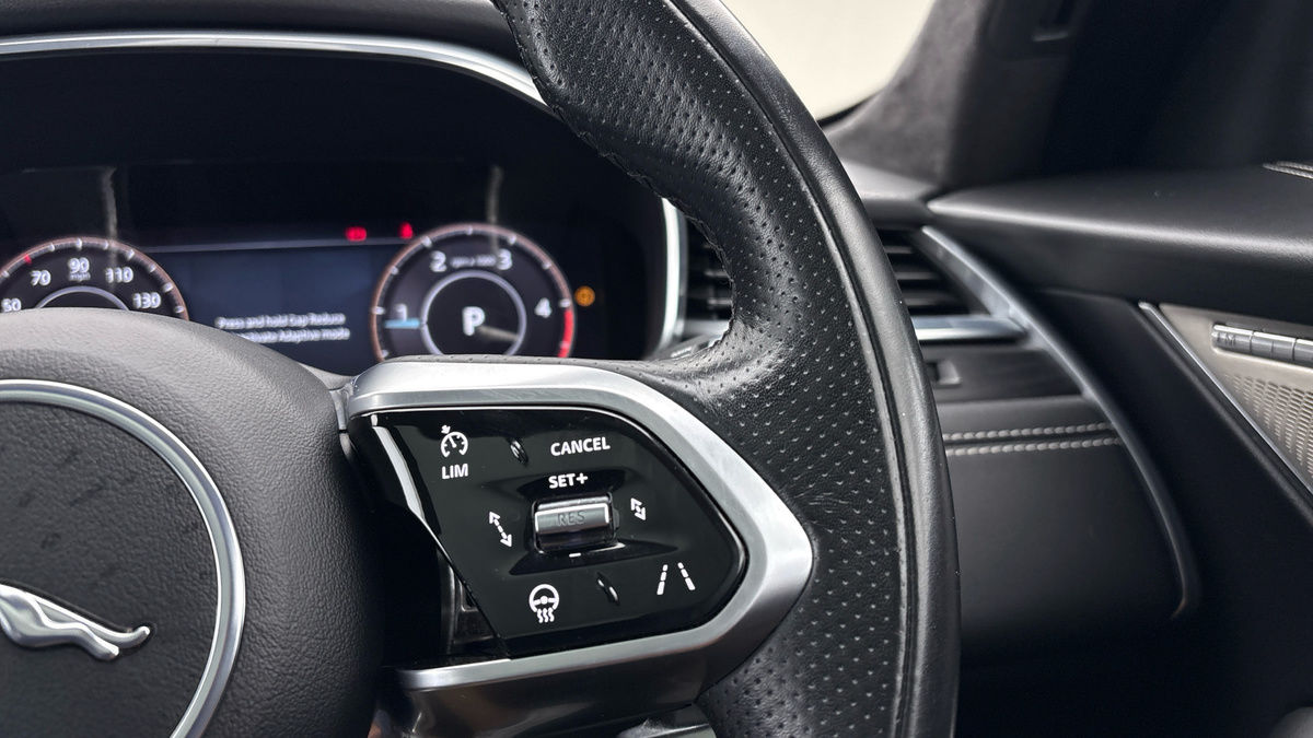 Jaguar F-PACE Image 14