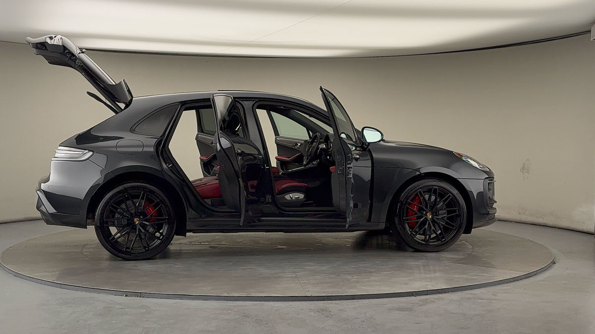 More views of Porsche Macan