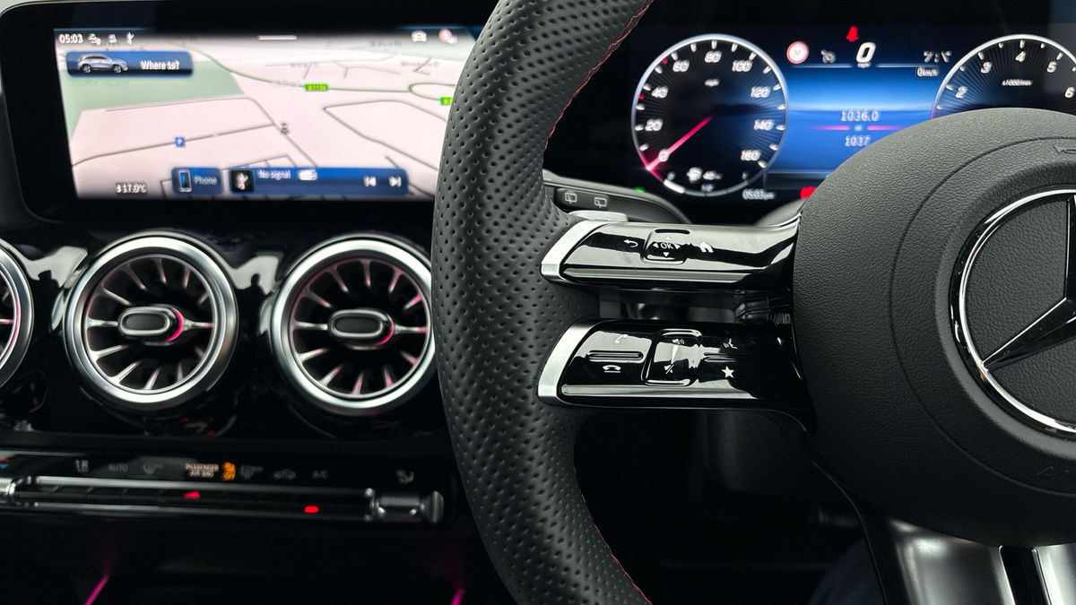 Mercedes-Benz GLA Image 13