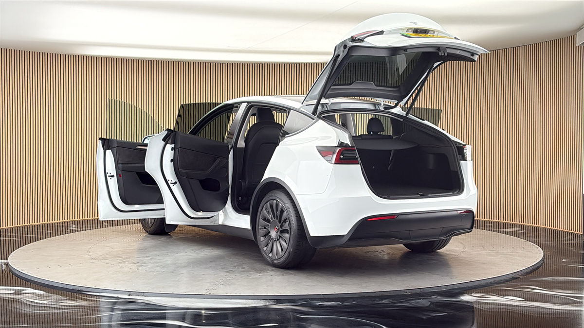 Tesla Model Y Image 23