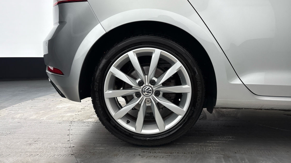 Volkswagen Golf Image 10