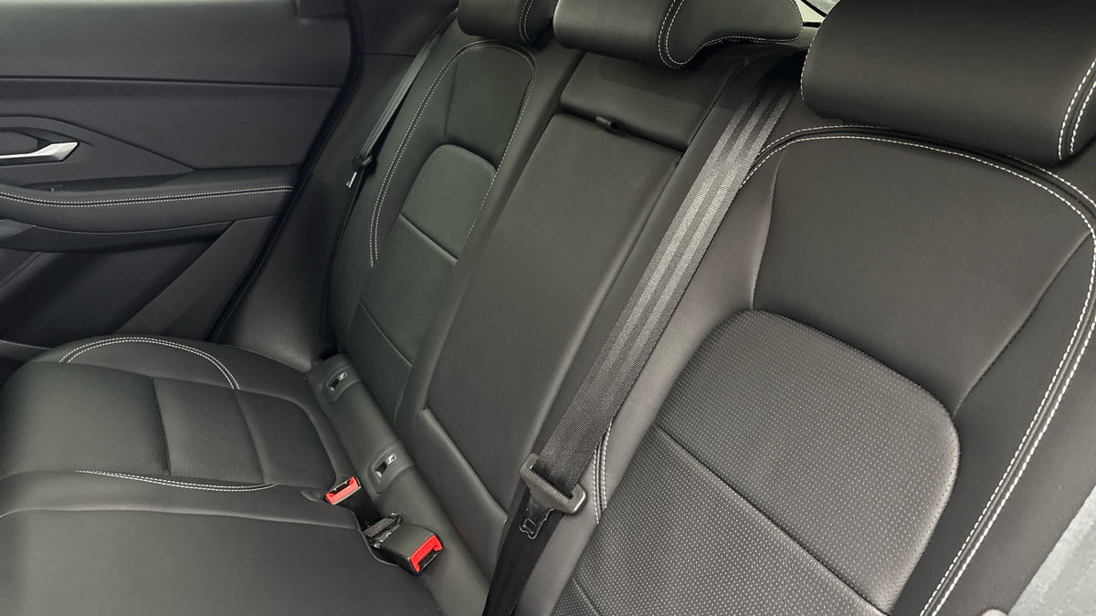 Jaguar E-PACE Image 8