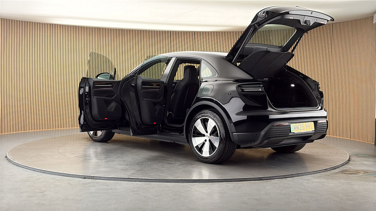 More views of Porsche Macan