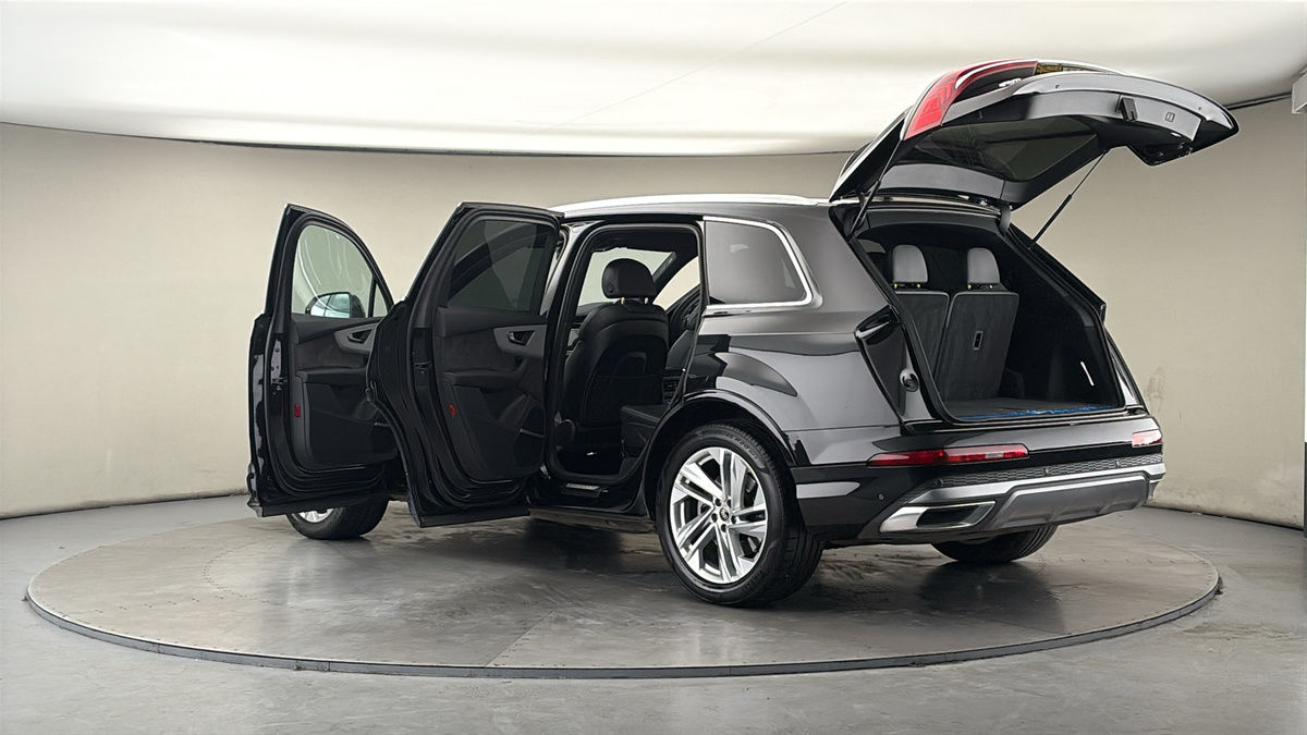 More views of Audi Q7