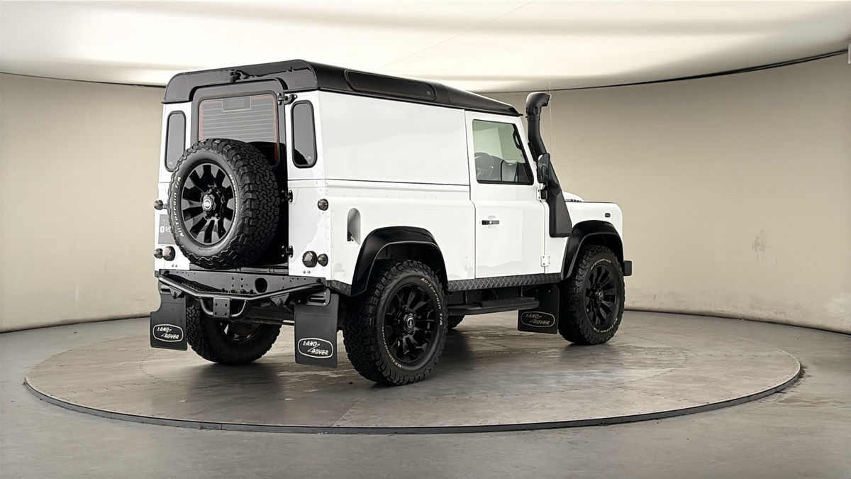 Land Rover Defender 90 Image 21