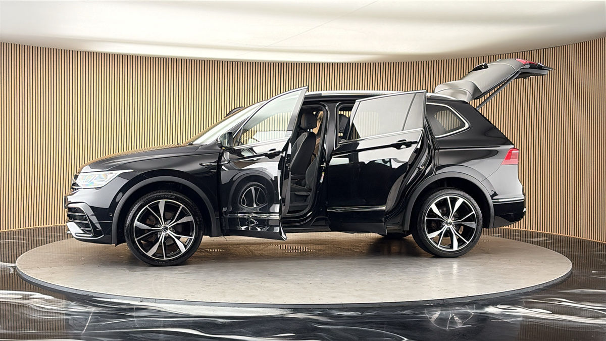 More views of Volkswagen Tiguan Allspace