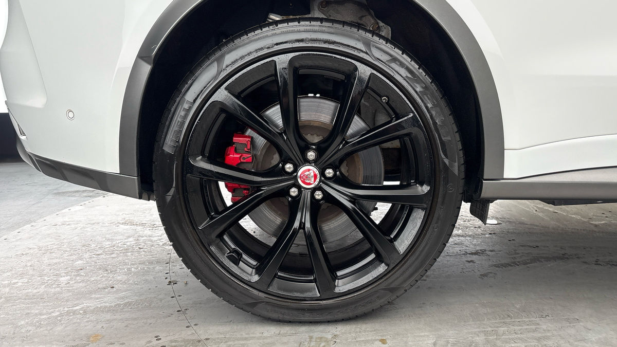 Jaguar F-PACE Image 10
