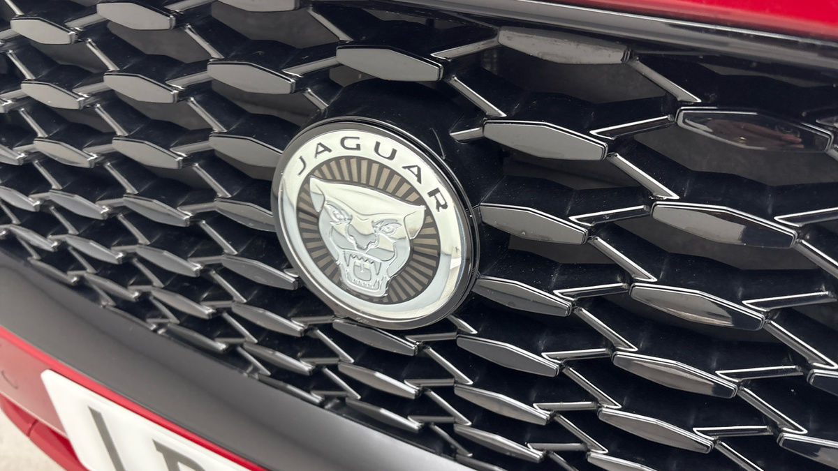 Jaguar E-PACE Image 24