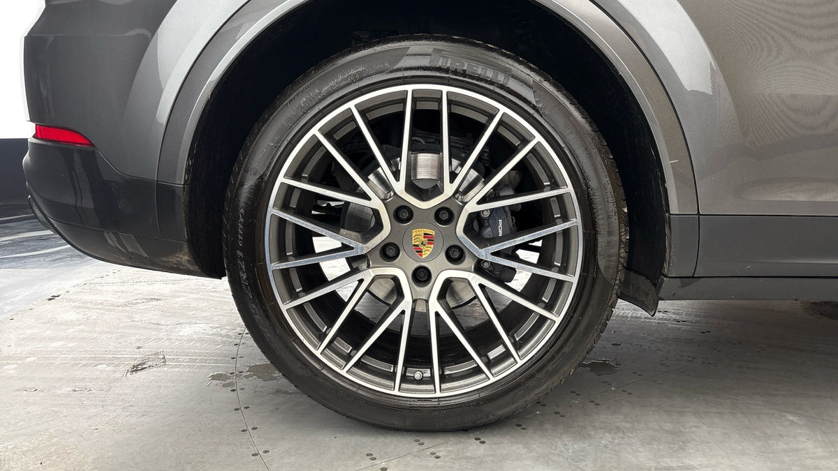 Porsche Cayenne Image 10
