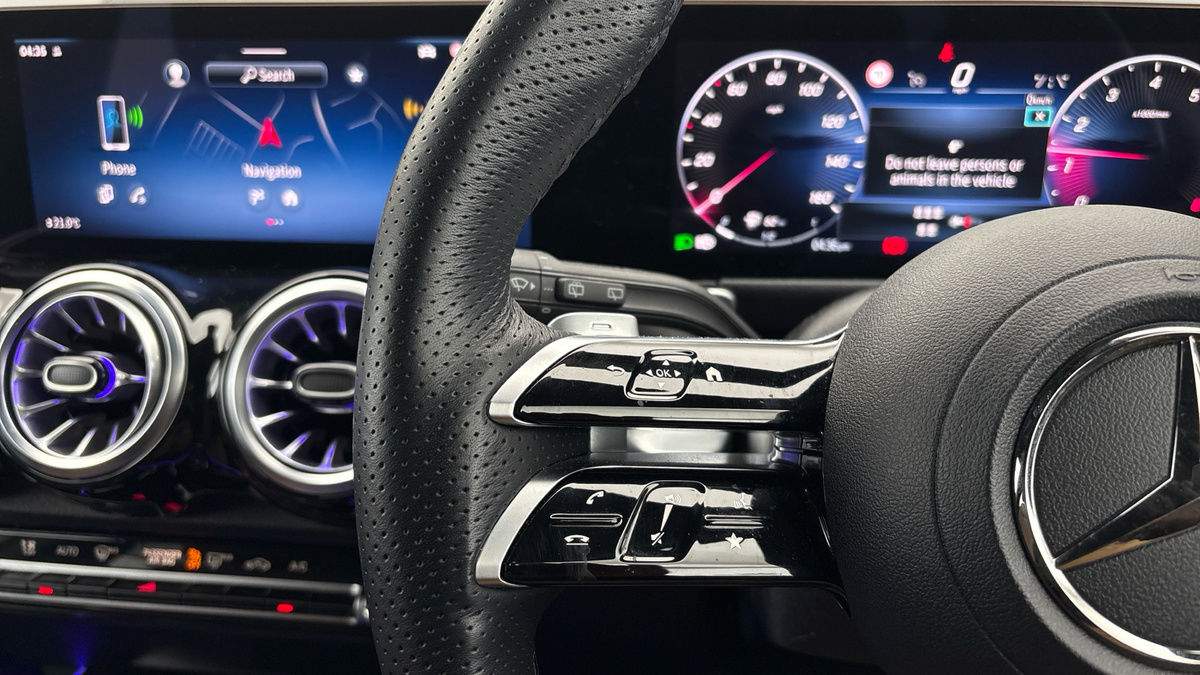 Mercedes-Benz GLB Image 13