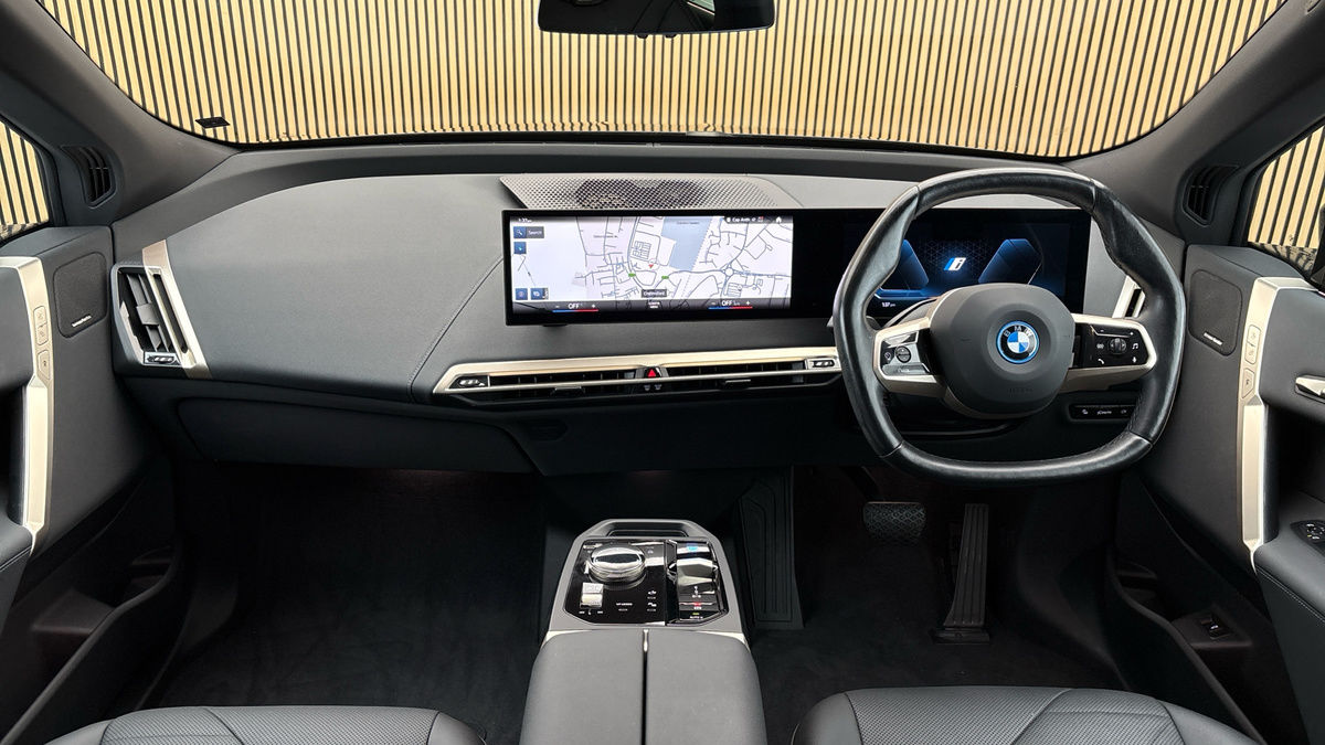 BMW iX Image 12