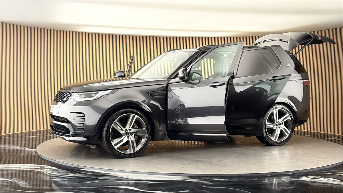 More views of Land Rover Discovery