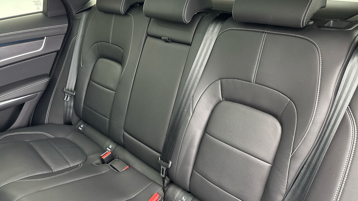 Jaguar F-PACE Image 8