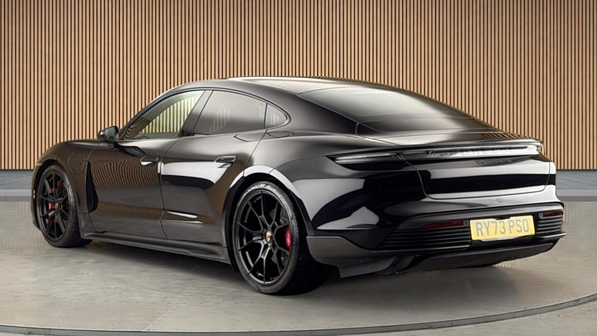 Porsche Taycan Image 2