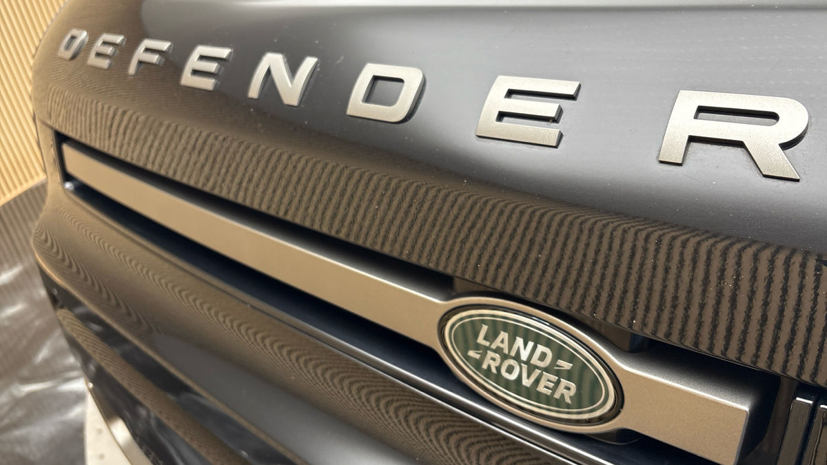 Land Rover Defender 110 Image 24