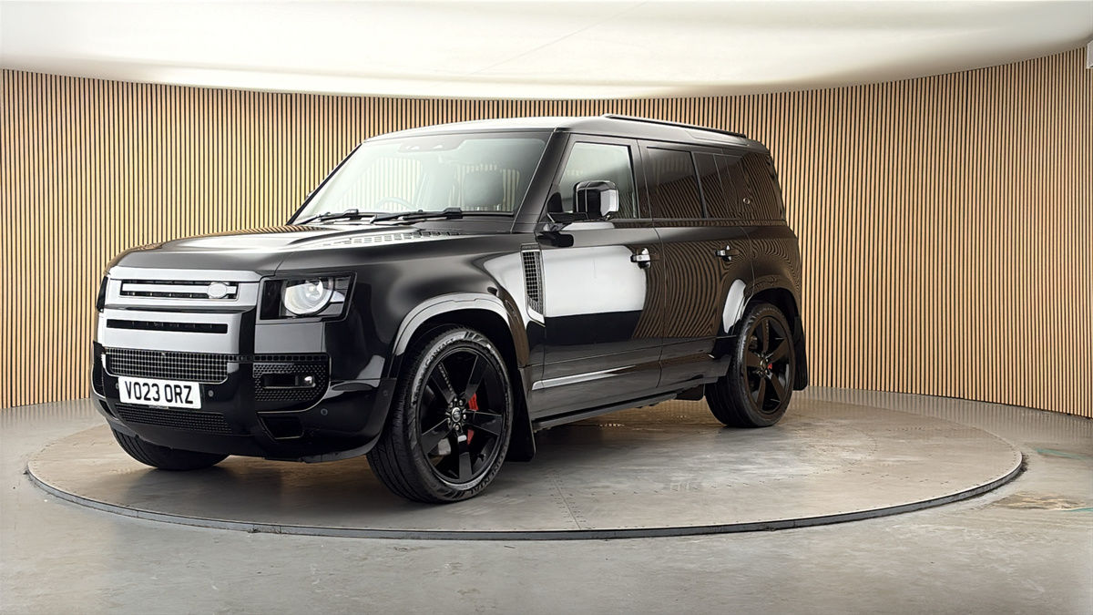 More views of Land Rover Defender 110